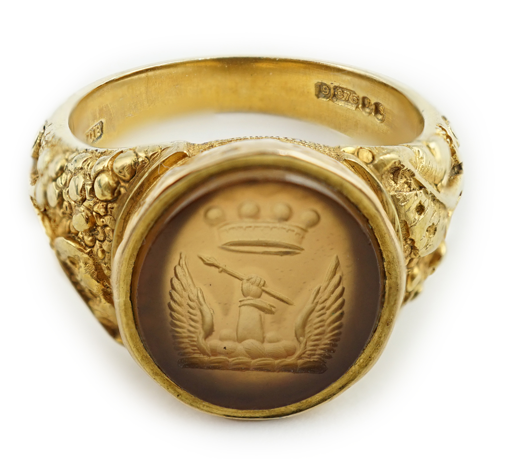 A modern 9ct gold signet ring